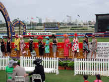hats_at_the_races.jpg (146880 bytes)