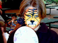 Aryn looks in mirror.JPG (90680 bytes)