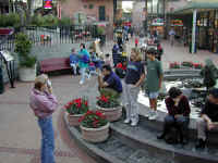 Ghiradelli fountain.JPG (89748 bytes)