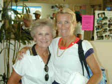 Mary_and_Pam.jpg (104429 bytes)