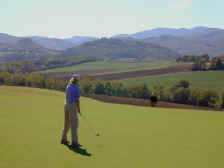 Pam_ready_to_golf.jpg (73267 bytes)