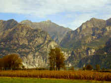 The Alps rise up.JPG (131412 bytes)