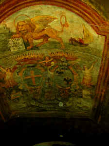 ceiling_of_port2.JPG (195694 bytes)