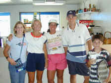 fun_at_Harbor_Bay.jpg (117077 bytes)