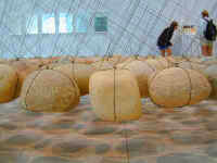 rocks floating.JPG (99216 bytes)