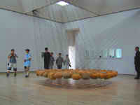 suspended rocks.JPG (68773 bytes)